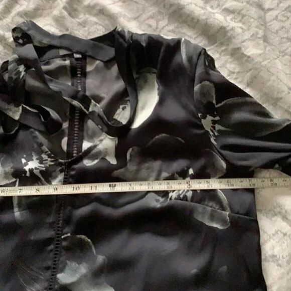 Matty M Black Floral Top size S - Picture 7 of 7